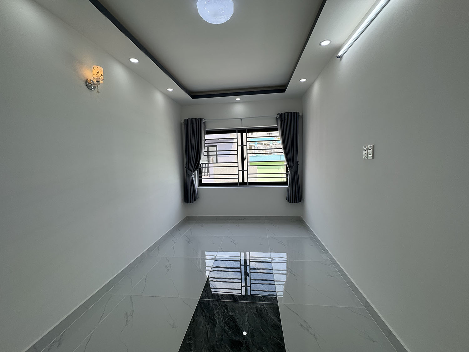 Chính thức mở bán biệt thự mini 3 lầu HXH VF5 khu cao cấp Hoàng Diệu - Trước nhà có sân đỗ ôtô